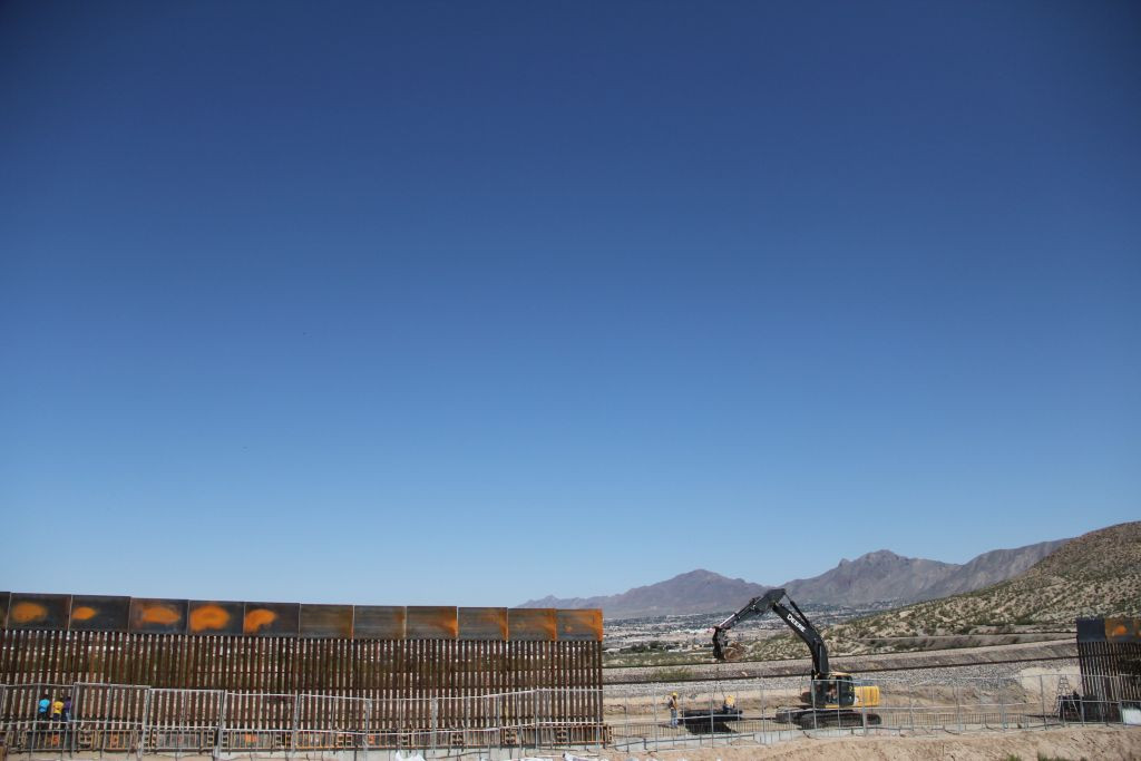 Rusia ar fi început construirea unui gard între Ucraina și Crimeea