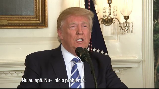Donald Trump a întrerupt un discurs transmis în direct pentru a lua o gură cu apă