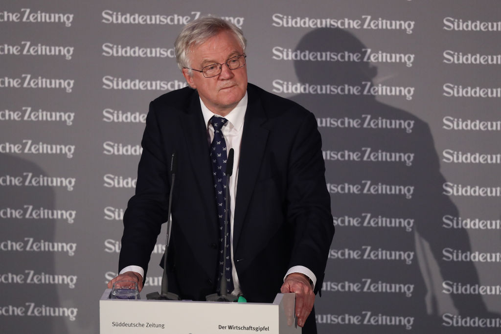 Ministrul britanic pentru Brexit, David Davis, vine miercuri la București