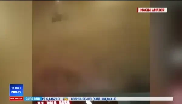 Incendiu la cel mai mare mall din Constanța. Un pompier s-a rănit în timpul intervenției