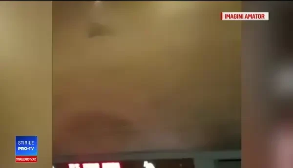 Incendiu la cel mai mare mall din Constanța. Un pompier s-a rănit în timpul intervenției