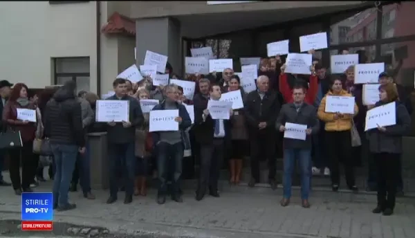 Sute de angajați APIA din țară au protestat față de modificarea codului fiscal