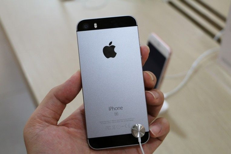 Telekom Black Friday 2017 Live Blog. Telefoane pe care le poți lua cu 1 LEU