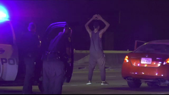 Gest neașteptat făcut de un suspect urmărit de poliție în momentul în care a fost prins