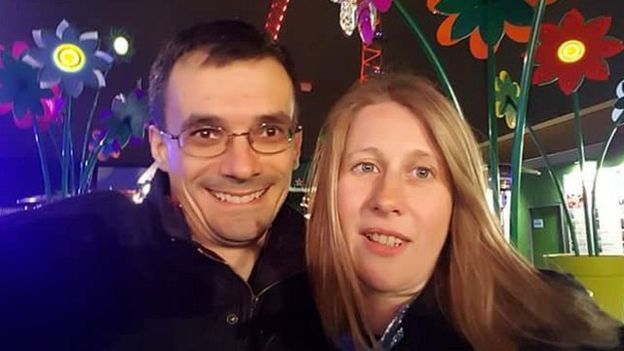 O familie riscă să fie evacuată, după ce vecinii s-au plâns de zgomotul provocat de bebelușul lor