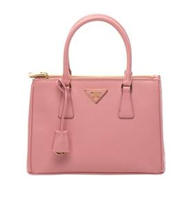 Fashion Days. BLACK FRIDAY. Cel mai scump produs vândut, o geantă Prada de 7.590 lei