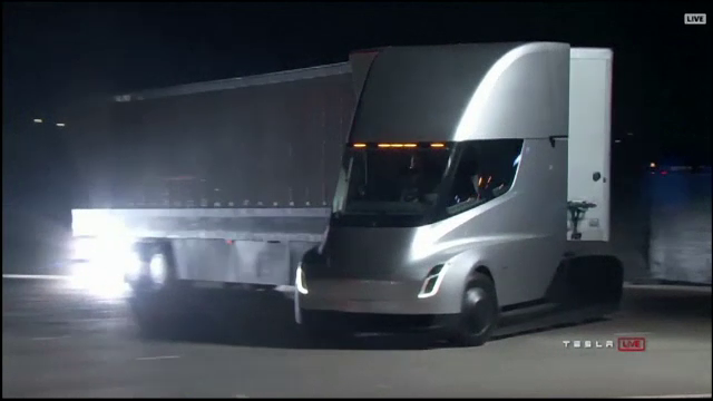 Tesla a prezentat primul camion electric. Caracteristicile lui Tesla Semi: autonomie de 800 de km