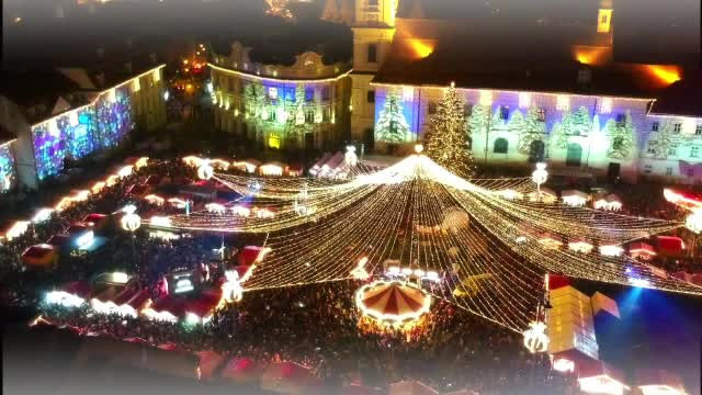 Târg de Crăciun la Sibiu. Copiii au făcut coadă la Moş, deşi e noiembrie