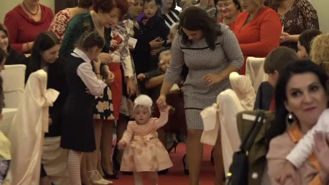 Copiii născuţi prematur au strâns fonduri pentru spitalul din Baia Mare