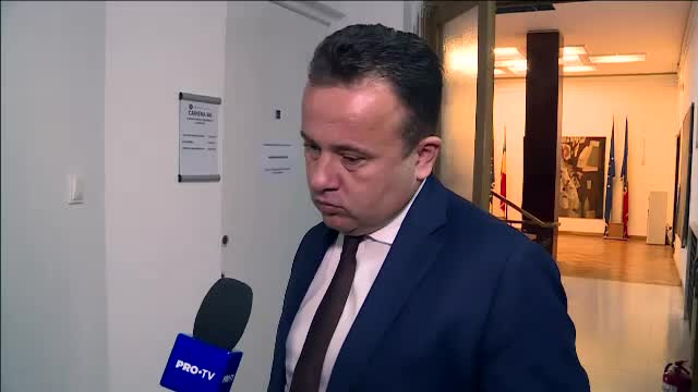 Ministrul Pop: Toate manualele de bază vor fi disponibile în format PDF şi digital interactiv