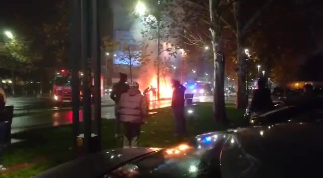 O mașină a luat foc în centrul Capitalei