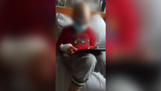 Românii bolnavi grav nu găsesc medicamente. Statul le cere timp, deși mulți nu îl au