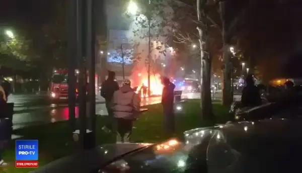 O mașină a luat foc în centrul Capitalei