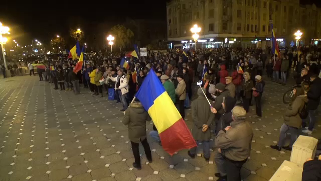 Filmul protestelor de duminică seara: Sute de persoane, din nou în stradă