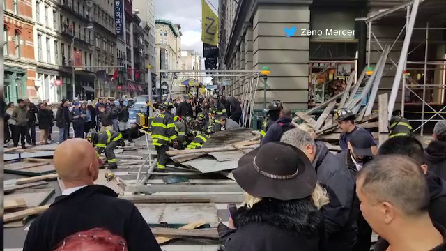 Cinci răniți, în New York, după ce o schelă de construcție s-a prăbușit