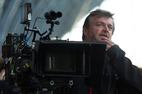 Un operator a murit în timp ce filma o cascadorie pentru serialul „The Forgiving Earth”, produs de BBC şi Netflix