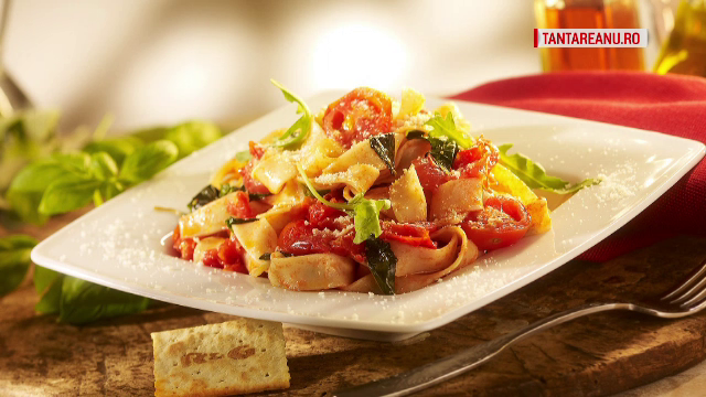 Resturile de mâncare, ridicate la rang de artă de câțiva fotografi talentați. Banii strânși îi donează