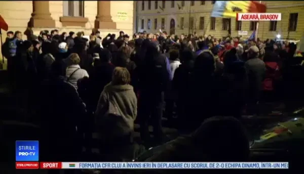 Filmul protestelor de duminică seara: Sute de persoane, din nou în stradă