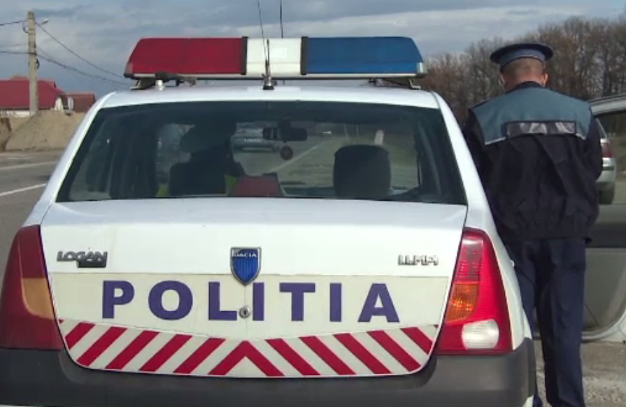 Doi bărbați, reținuți după ce ar fi bătut pădurarii care i-au prins la furat