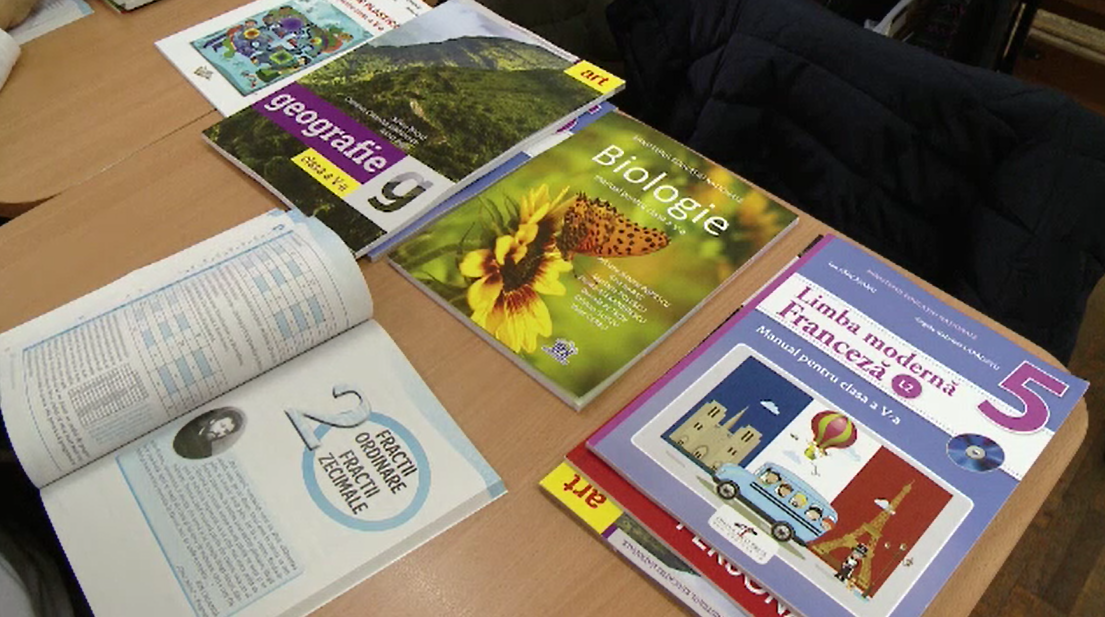 Manualele de clasa a V-a nu au ajuns nici azi în toate școlile. Ministerul a plătit 13 milioane de lei