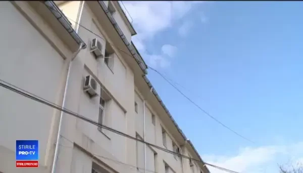 Femeie înjunghiată în spital de iubit, în timp ce dormea lângă copilul lor