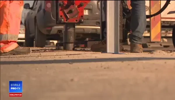 Scandal uriaș după instalarea separatoarelor de sens pe DN2, la Afumați. Oamenii au rămas blocați