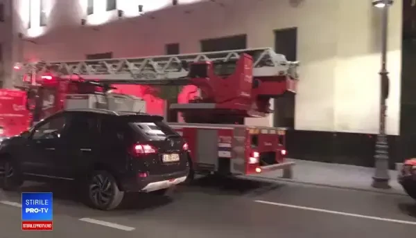 Intervenție a pompierilor la Teatrul Constantin Tănase din Capitală. Scena, învăluită în fum