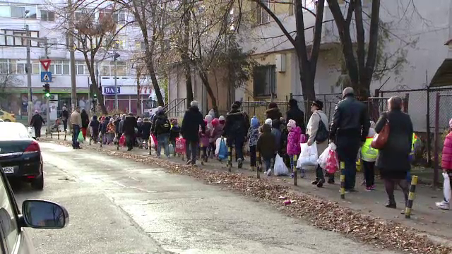300 de elevi din Iași întind o mână de ajutor copiilor din familii sărace