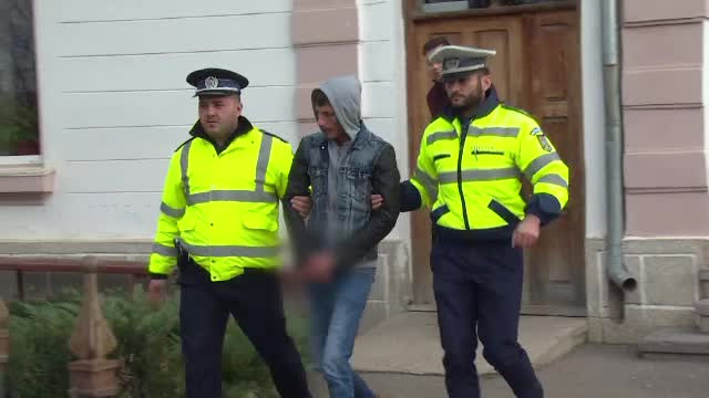 Și-ar fi hărțuit fosta iubită cu poze intime, făcute în timpul relației