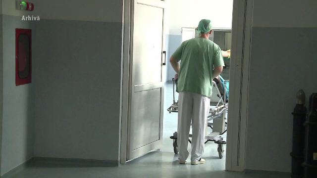 Bărbatul care și-a înjunghiat iubita în spital spune că a făcut o criză de gelozie