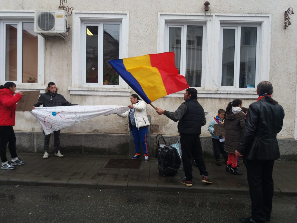 Mai mulți romi au protestat în Baia Mare, nemulțumiți de noile locuințe sociale