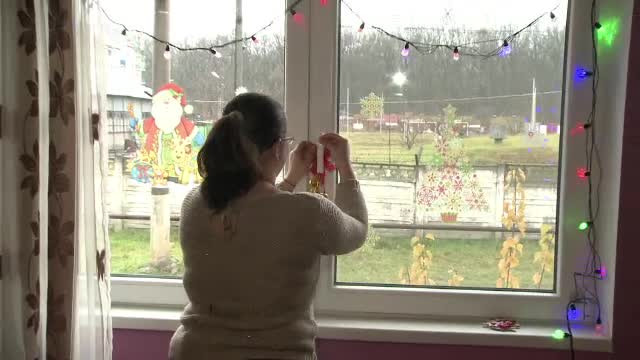 Oamenii care îşi decorează casele mai devreme pentru sărbători sunt mai fericiţi