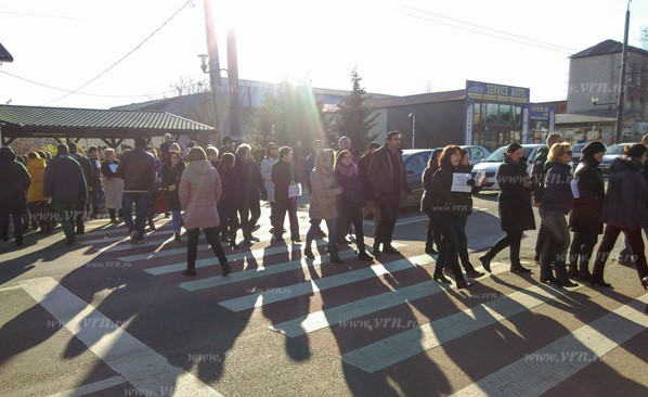 Angajații DGASPC din Vaslui foloseau telefoanele de serviciu pentru a apela liniile erotice