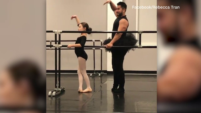 Un culturist s-a îmbrăcat ca o balerină pentru a fi alături de fiica sa