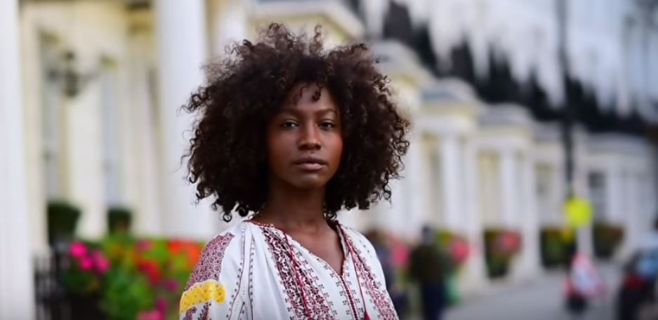 Cum au reacționat românii la un clip cu o femeie de culoare care poartă ie tradițională. VIDEO