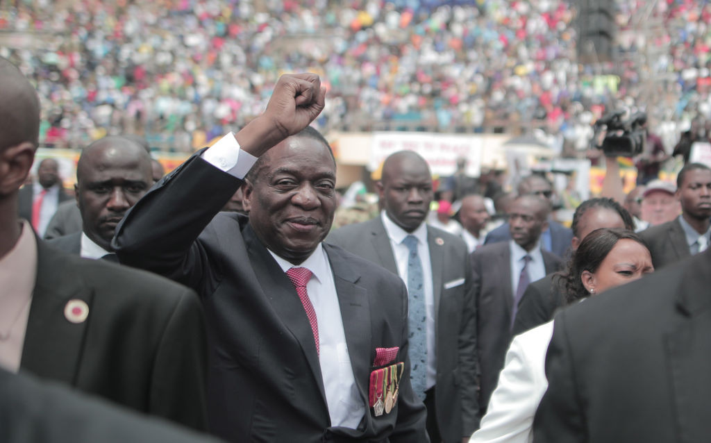 Epoca lui Mugabe s-a încheiat oficial. Emmerson Mnangagwa a depus jurământul. VIDEO