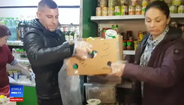 Carne expirată de 3 ani descoperită la un magazin din Capitală. Marfa, depozitată în spații insalubre