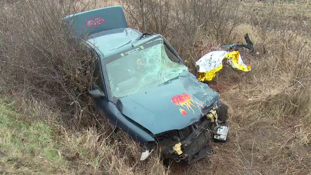 Greșeala comisă la volan de un tânăr de 19 ani. Impactul a făcut un mort și 3 răniți