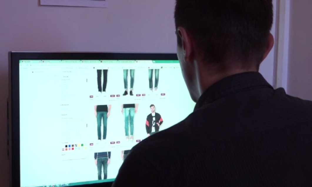 Venituri de 120.000 de euro din haine vândute pe internet. Pariul antreprenorilor în online