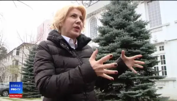 Vânzări de 120.000 de euro din haine expuse pe internet. Pariul antreprenorilor în online