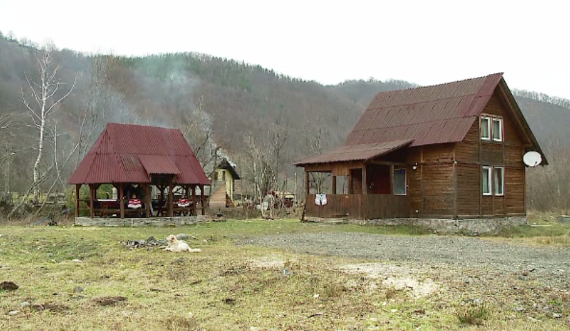 Cu o lună înainte de Crăciun, cabanele sunt închiriate aproape în totalitate. Prețurile disponibile