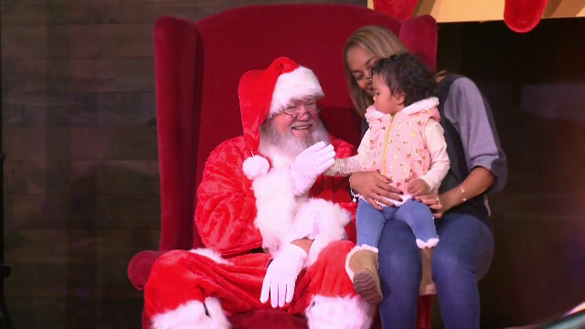 Un american a plătit cadouri de Crăciun în valoare de 10.000 de dolari, pentru copii necunoscuți