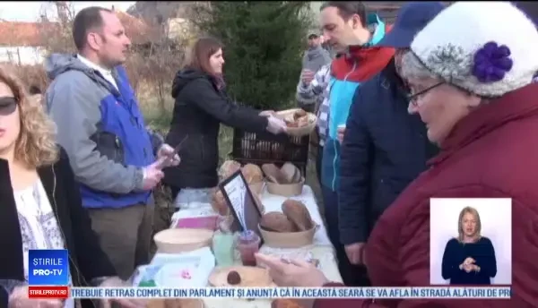 Braşovenii s-au înghesuit la un târg de produse tradiţionale