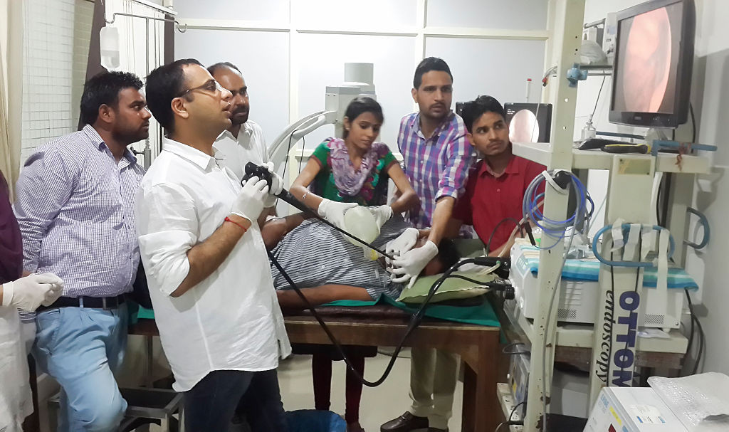 Descoperire șocantă a medicilor. Un bărbat a înghițit 1,5 kg de monede și cuie