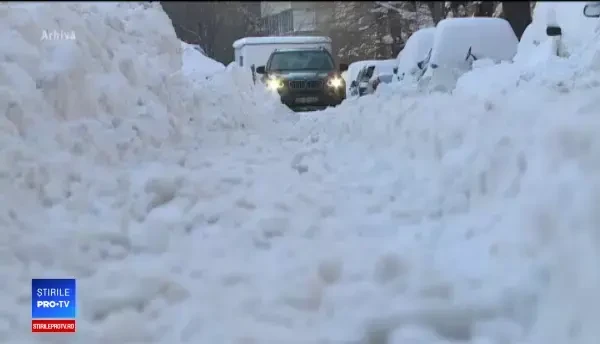 Iarnă grea în Capitală: viscole şi precipitaţii abundente. Doi primari anunță probleme