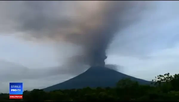 Alertă în Bali, din cauza unui vulcan care a erupt de două ori în ultima săptămână