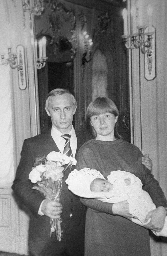 Vladimir Putin in tinerete, cu familia sa