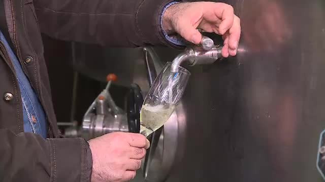 Băutura făcută la noi ce concurează şampania şi prosecco. Cât de ieftină este