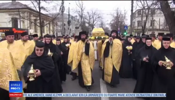 Moaștele Sfântului Grigorie Decapolitul au ajuns la Galați. Sute de pelerini au venit să se închine