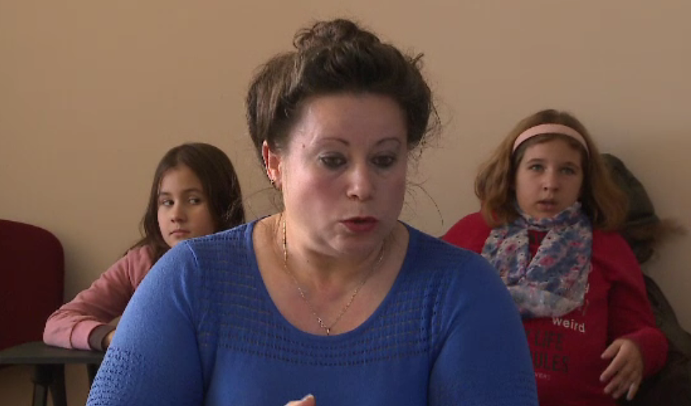 Scandal la o școală din Arad. Contabila, repusă în funcție după ce a sustras 20.000 de lei din bugetul local